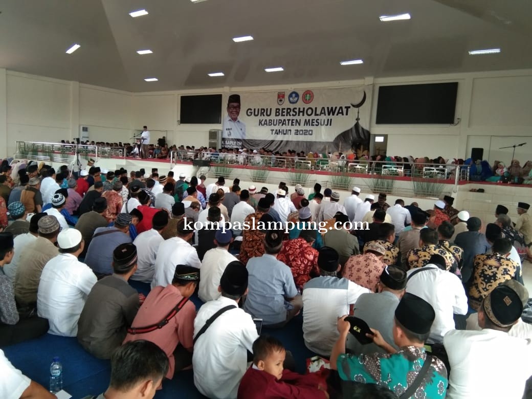 Enam Ribu Guru Serempak Bersholawat Di Gedung Serba Guna Taman Keanekaragaman Hayati 