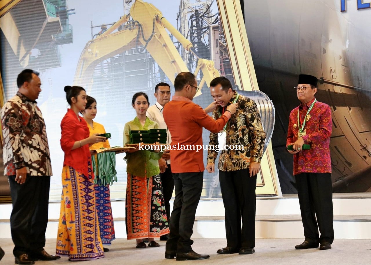 Gubernur Ridho Kembali Raih Penghargaan K3 Dari Kemenakertrans Tahun 2019