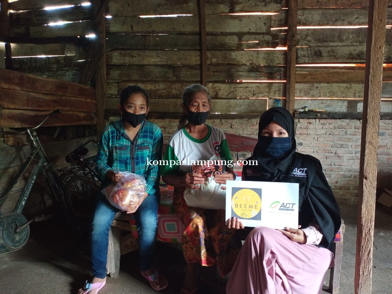 Bantuan Bahan Pokok Untuk Warga Terdampak Puting Beliung Braja Selebah