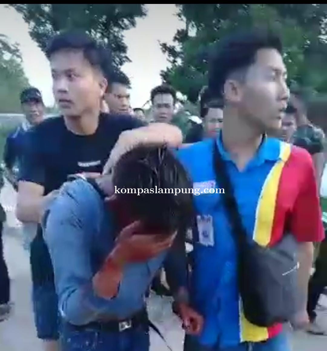 Berstatus Pelajar : Dua Pemuda Di Metro Babak Belur Usai Mencuri Motor