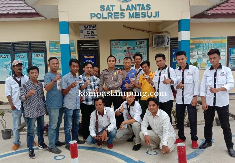 Kapolres Mesuji Berikan Hadiah Pembuatan SIM Gratis Kepada Insan Pers