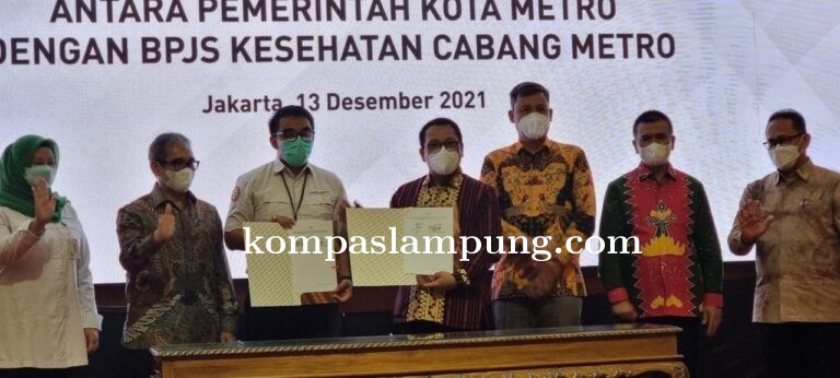 Walikota Metro Terima Penghargaan Universal Health Coverage