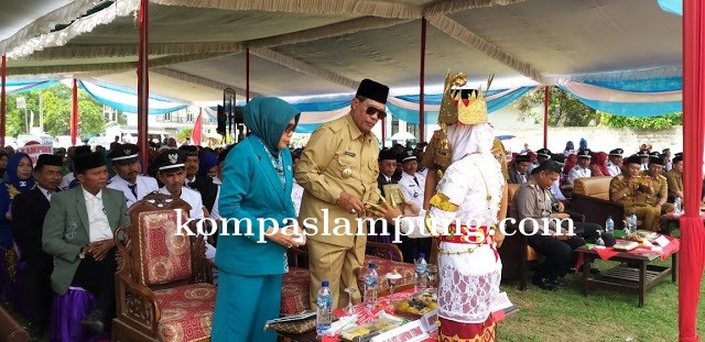 Bupati LT Loekman Djoyosemarto Ajak Kepala Kampung Laksanakan Tugas Dengan Tanggung Jawab