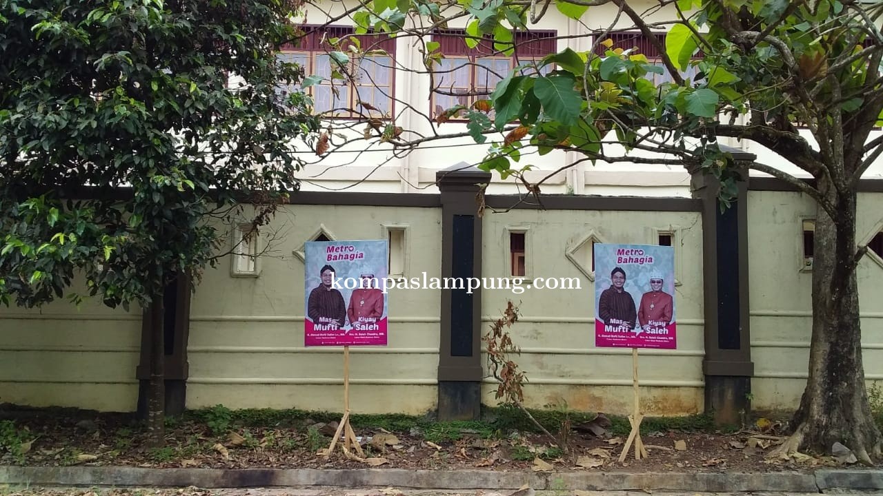 APK Salah Satu Paslon Di Kota Metro Mulai Dikeluhkan