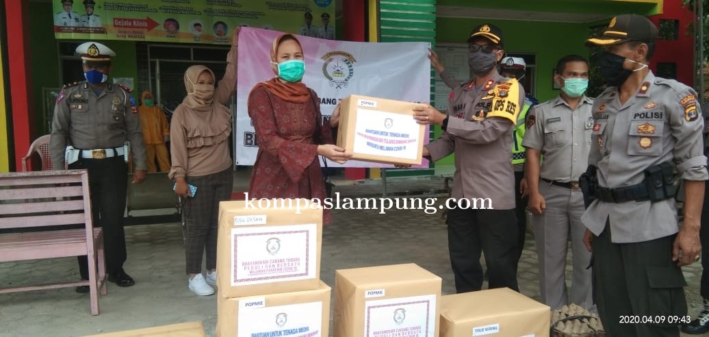 Kapolres Tulang Bawang Barat Serahkan Bantuan Sembako Kepada Puskesmas Panaragan Jaya