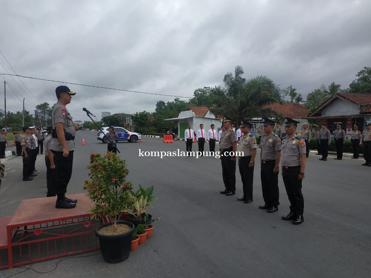 Kapolres Tubaba Pimpin Penyerahan Reward  Anggota Yang Berhasil Ungkap Kasus Dan Kenaikan Pangkat 