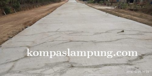 WOW.. PEKERJAAN BARU SAJA DIMULAI, SUDAH RUSAK DAN RETAK-RETAK 