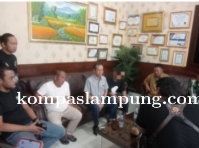 Baru Semalam di buru, Pelaku Penembakan Yang Menggegerkan Metro Menyerahkan Diri Ke Polres Lampung U