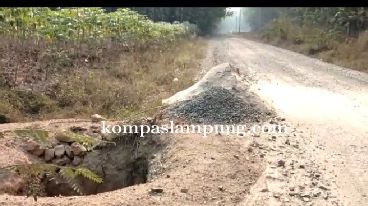 Sejak Berita Pengerjaan Galian  Kabel Optic Diterbitkan, Pemborong Masih Abaikan Aturan K3 Nya