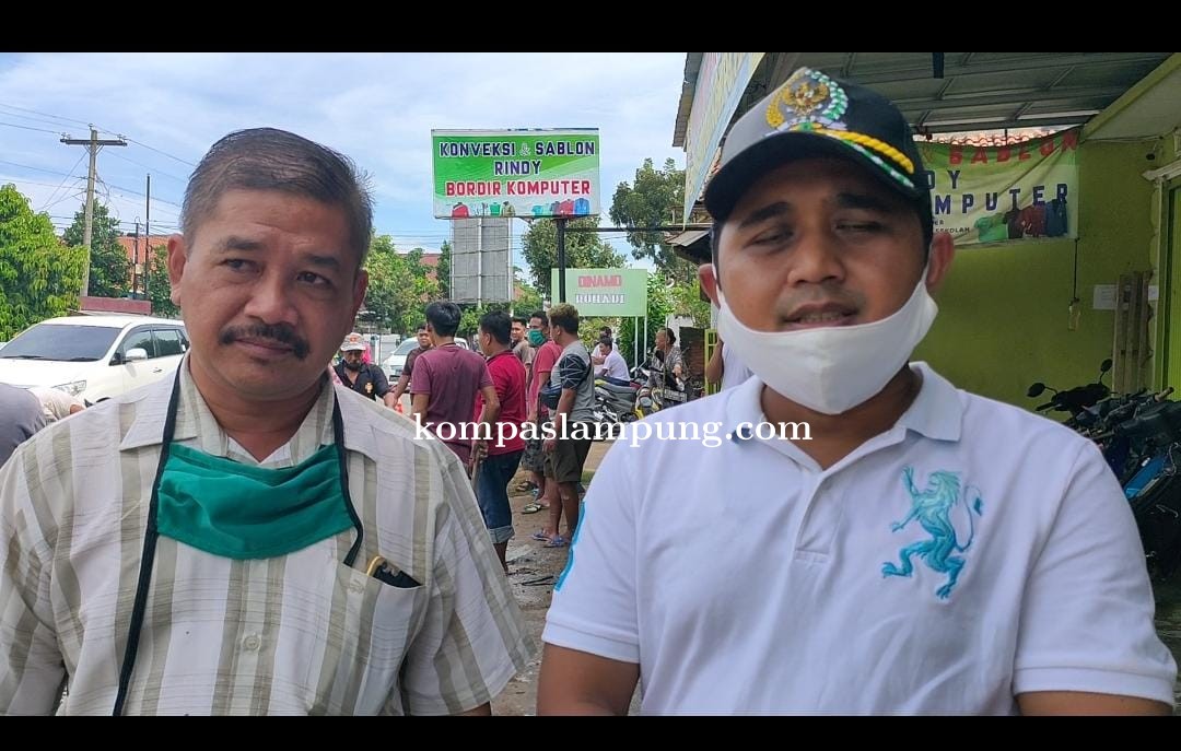 Rawan Kecelakaan, Wakil Ketua DPRD Kota Metro Tambal Jalan Bersama Masyarakat Metro Utara