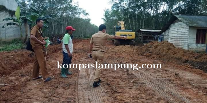 Dinas PUPR Mesuji Terus Lakukan Perbaikan Jalan Baik Itu Jalan Kabupaten Maupun Jalan Desa