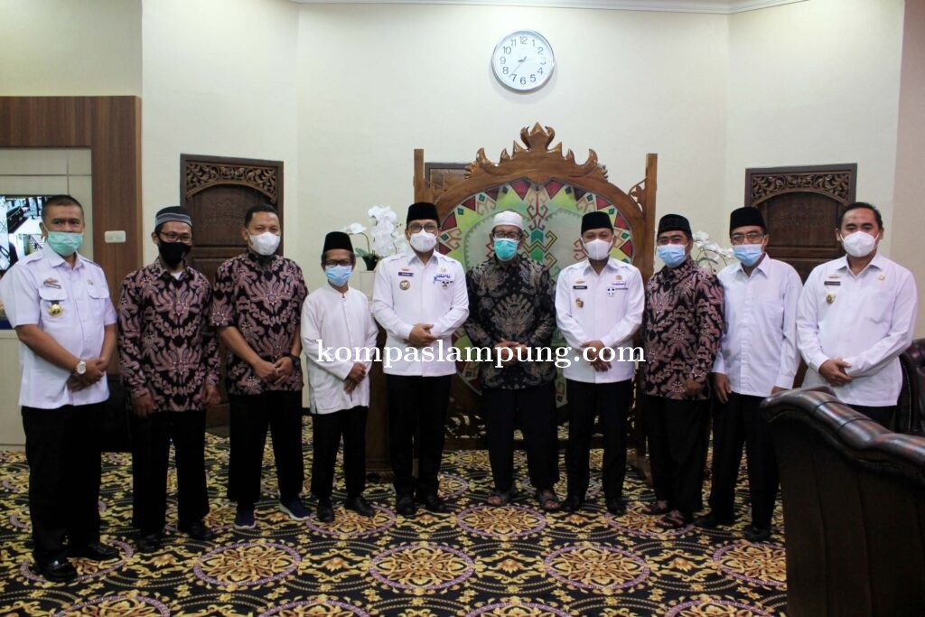 Pengurus Ponpes Al-Muhsin Mendatangi Kantor Walikota Metro Dalam Rangka Silaturahmi