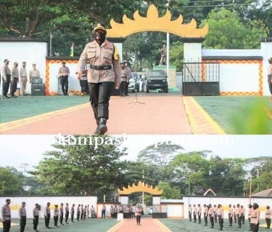 Sambut HUT Ke-74 Kapolres Metro Ziarah Ke Taman Makam Pahlawan Metro