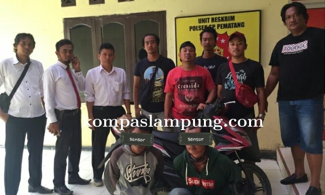  Anggota Tekab 308 Polsek Simpang Pematang Bersama Polres Mesuji,  Mengamankan  Dua Pelaku Curas.