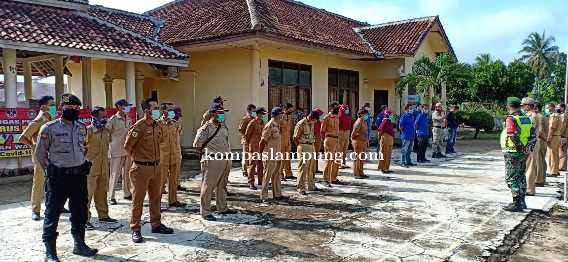 Kepalo Tiyuh Dan Relawan Se-Kecamatan Way Kenanga Ikuti Apel Penanganan Covid-19