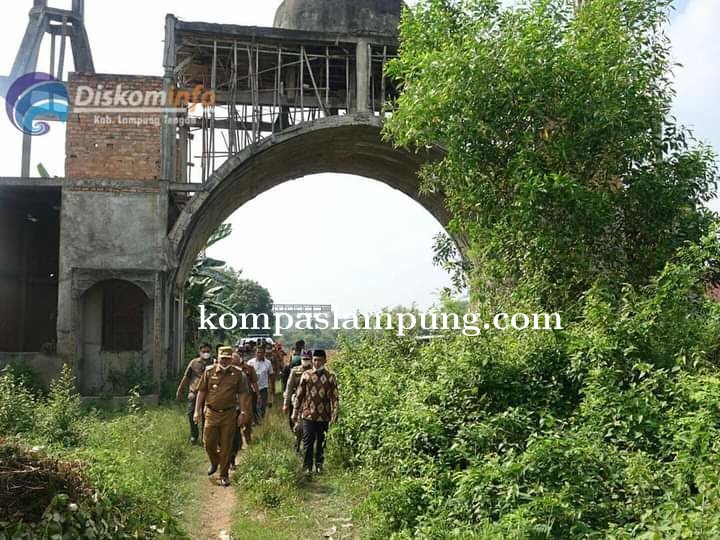 Bupati Lamteng Tinjau Langsung Kondisi Bangunan Islamic Center 