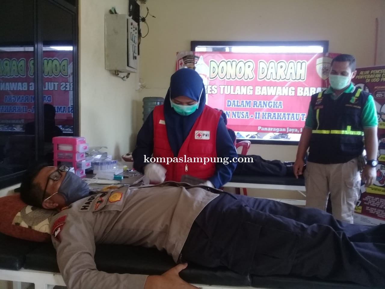 Puluhan Anggota Polres Tubaba Lakukan Donor Darah Guna Bantu Ketersedian Stok Darah Di PMI Setempat