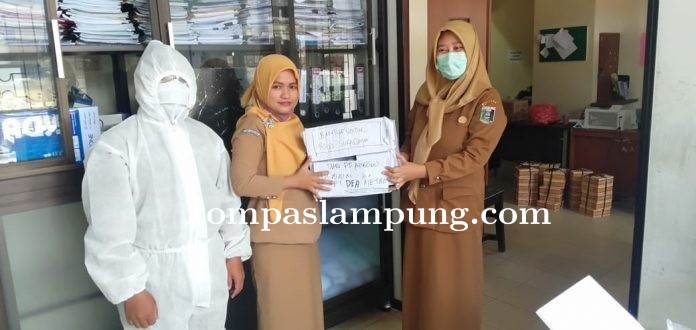 Anggota DPRD Irson Hendrian Syah Berikan Bantuan Ke RSUD Sukadana Lamtim Untuk Lawan Covid-19