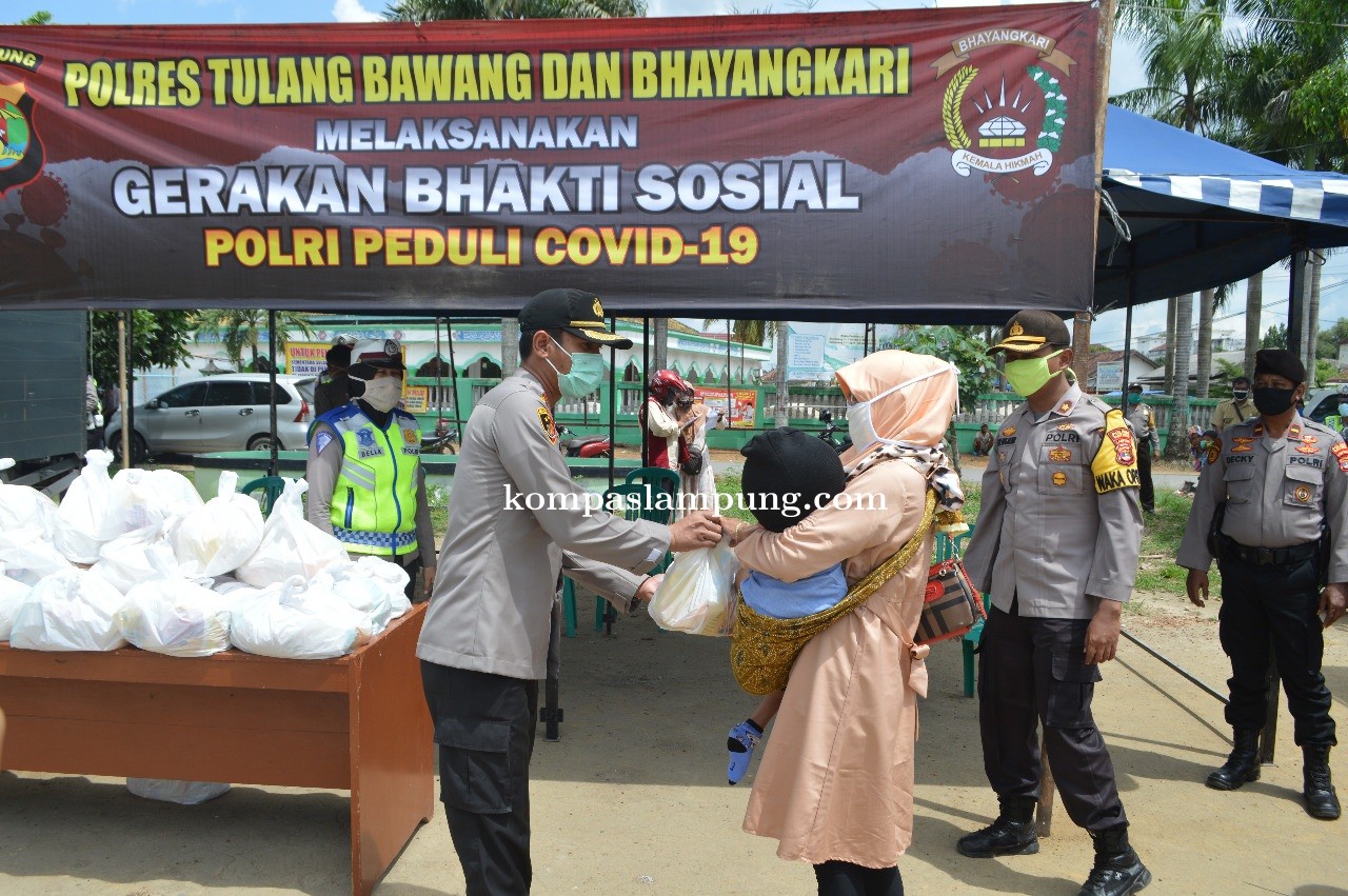 Momen Hari Kartini Tahun 2020 Polres Bersama Bhayangkari Cabang Tulang Bawang Berbagi Dengan Warga