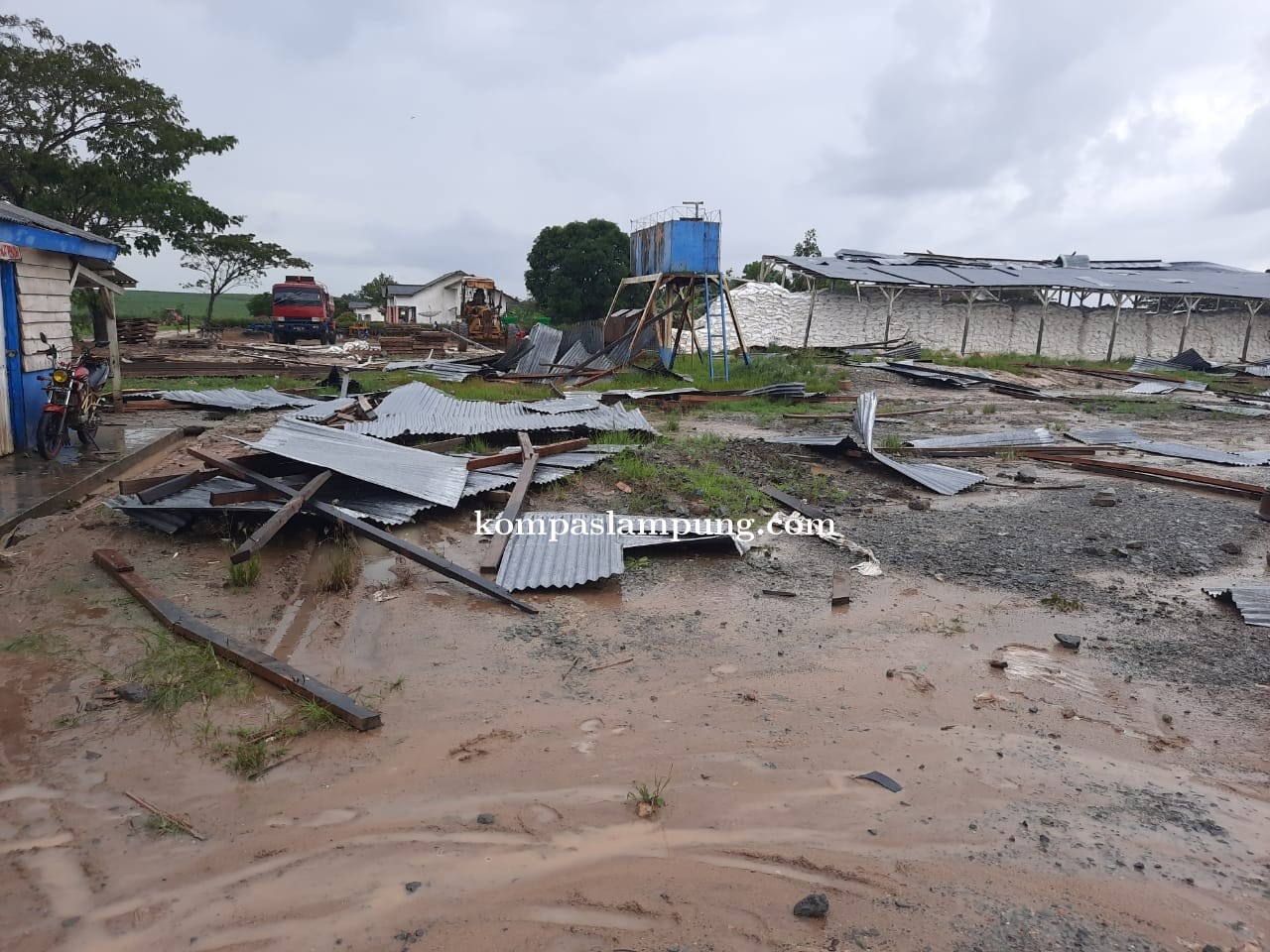 Angin Puting Beliung Terpa Perkantoran PT. BNIL
