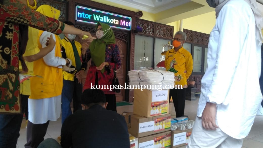 DPD Golkar Provinsi Lampung Salurkan Bantuan APD Ke Pemkot Metro