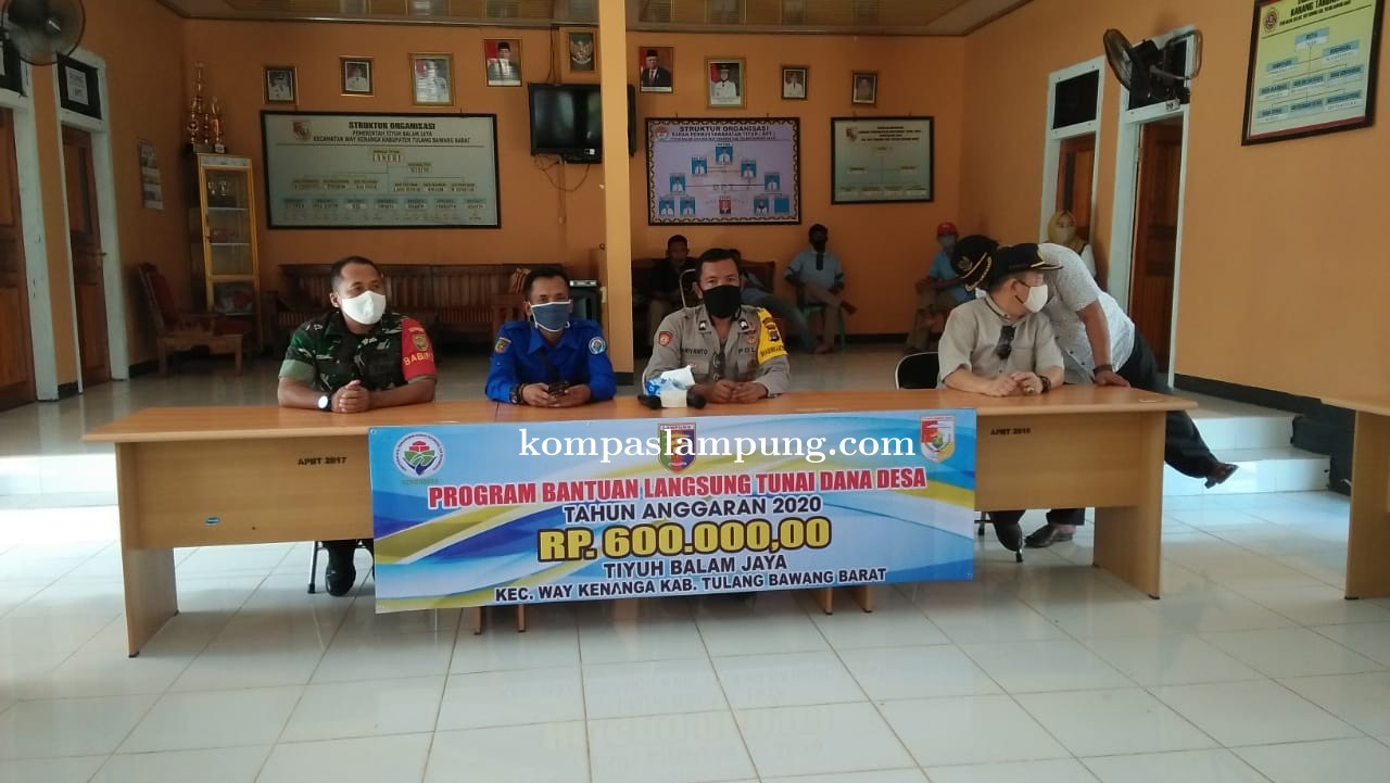 Pemerintah Tiyuh Desa Balam Jaya Tubaba Bagikan BLT Upaya Bantu Warga Yang Terdampak Covid-19