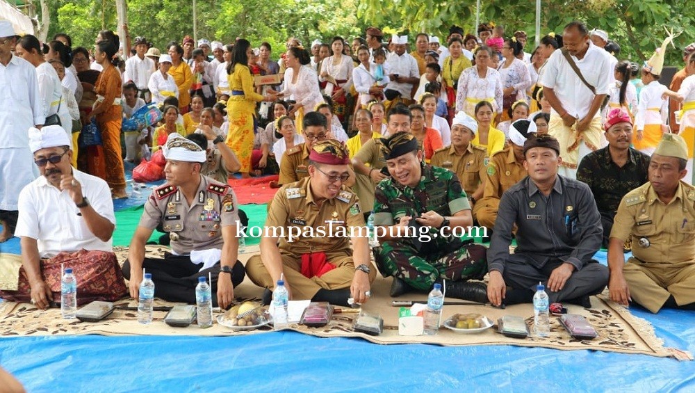 Bupati Lamtim Zaiful Bokhari Hadiri Peresmian Pura Segara Di Marga Tiga