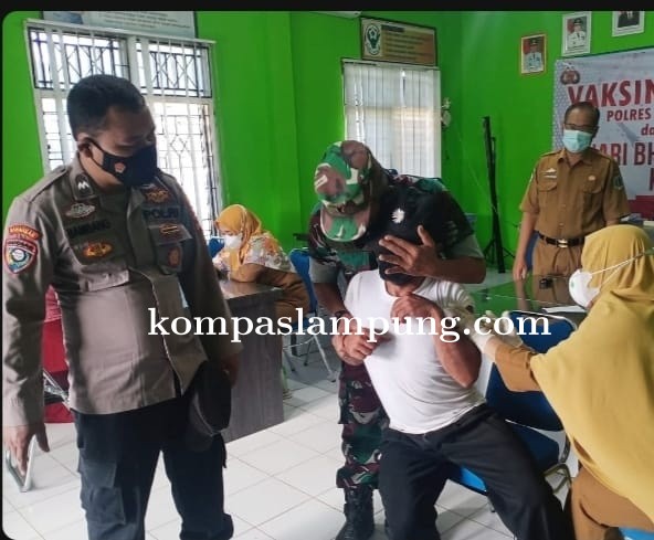 Kegiatan Vaksinasi Booster  Di Gelar Oleh Jajaran TNI DAN POLRI