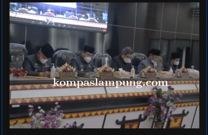 Walikota Dan Wakil Walikota Metro Ikuti Rapat Paripurna DPRD
