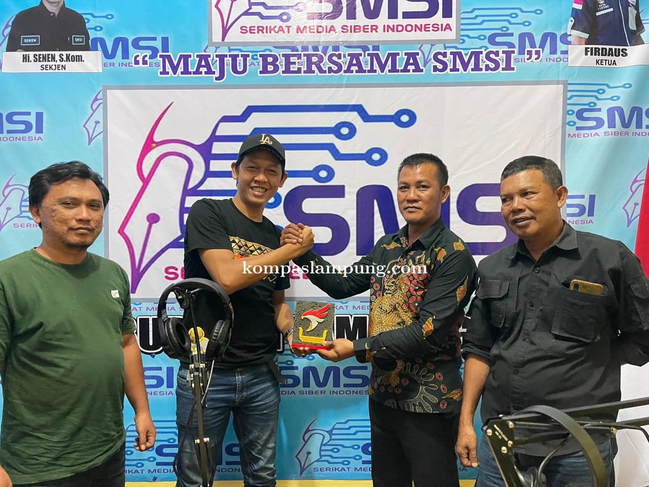 Turnamen Sukses dan Meriah, E-Sport Indonesia Lamtim Berikan SMSI Lamtim Penghargaan