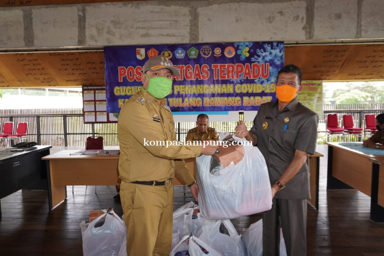Posko Satgas Terpadu Gugus Tugas Penanganan Covid-19 Tubaba  Bagikan Masker Ke 9 Kec Tubaba