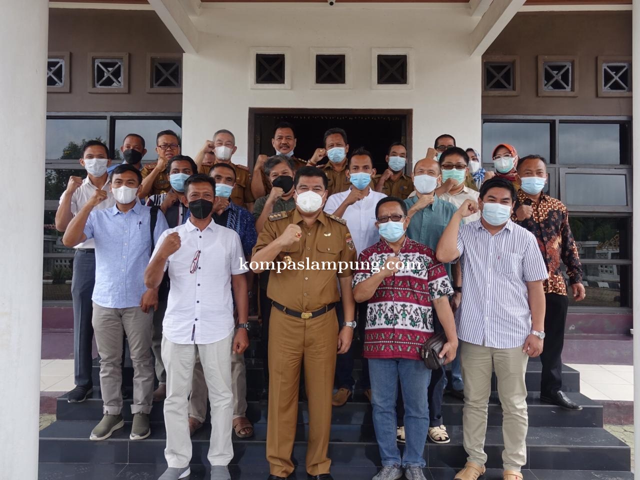 Bupati lampung Tengah Musa Ahmad S, sos Mencari Solusi Terkait Harga Singkong Untuk Petani 