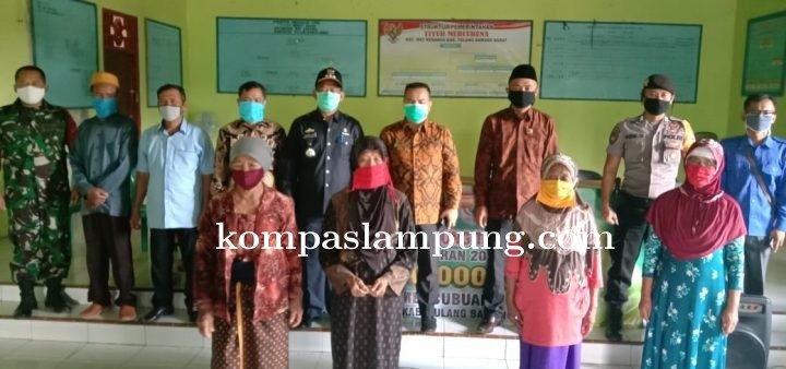 Tiyuh Mercu Buana Salurkan BLT Kepada Masyarakat Sebanyak 67 KK