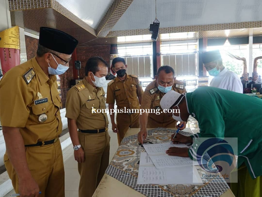 Sekda Lamteng Nirlan,SH,M.M Hadiri Acara Bersama Pondok Pesantren Se-Kabupaten Lamteng
