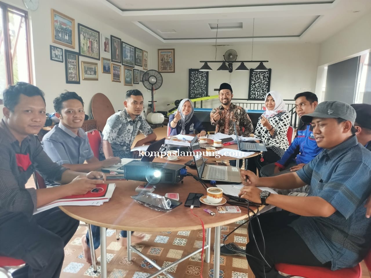 Mantap Maju Pilwalkot Metro Anna-Fritz Mulai Siapkan Berkas Pendaftaran Balonkada