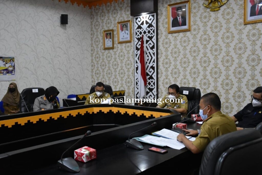 Wahdi Pimpin Rapat Gugus Tugas Covid-19